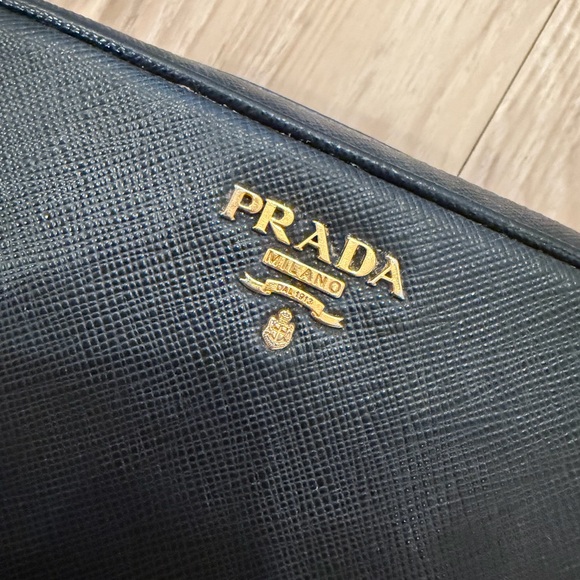 Prada mini camera bag - Picture 2 of 7